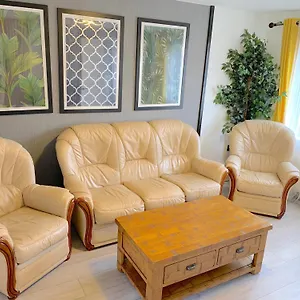  Apartment Windy House - Private Garden With Patio - Free Parking United Kingdom